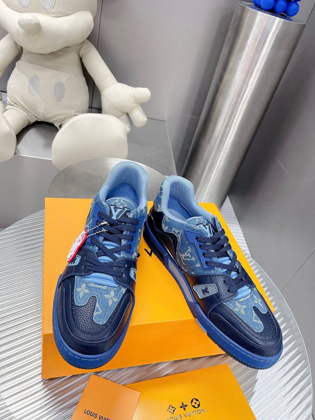 Sneakers