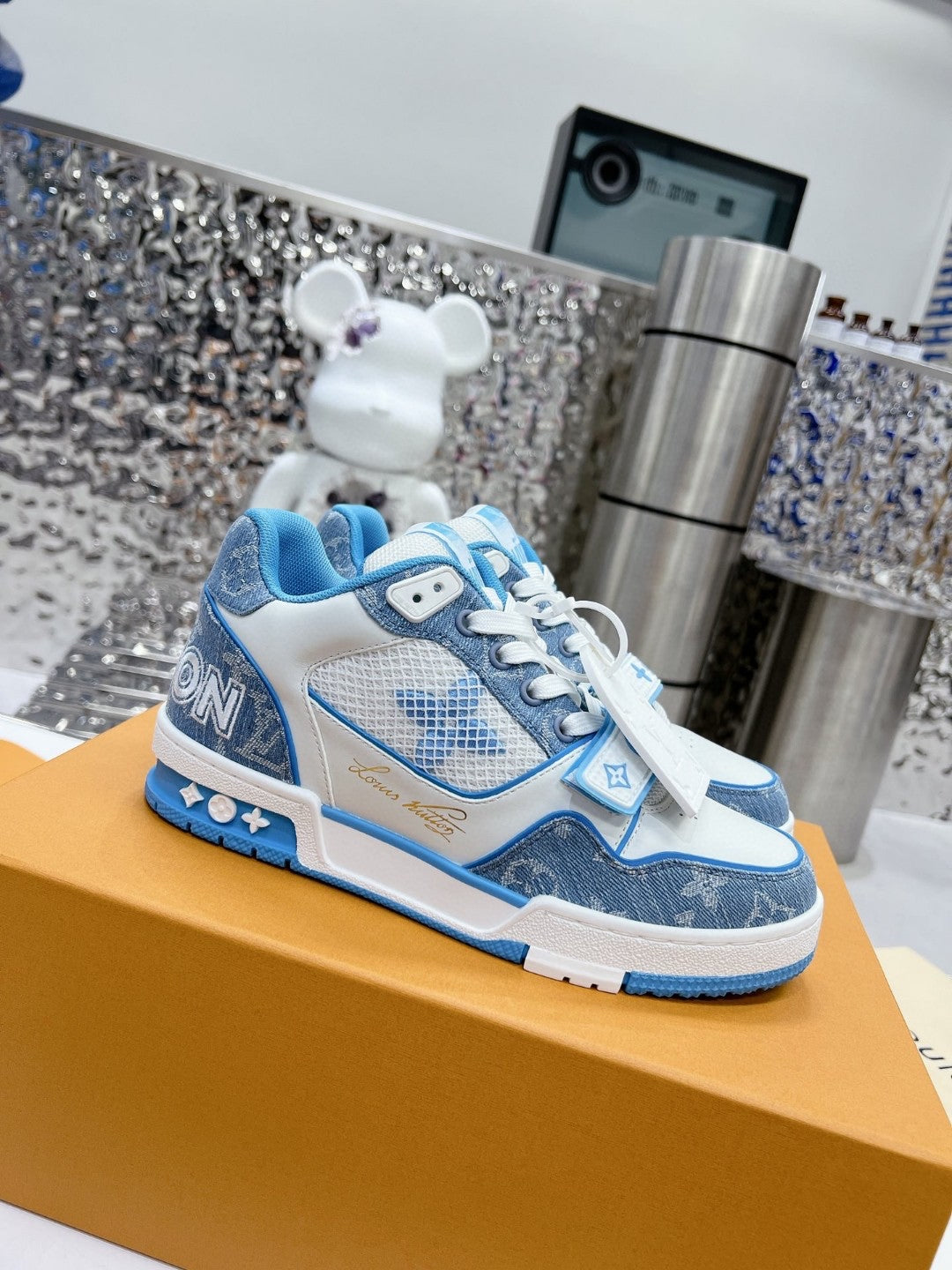Sneakers