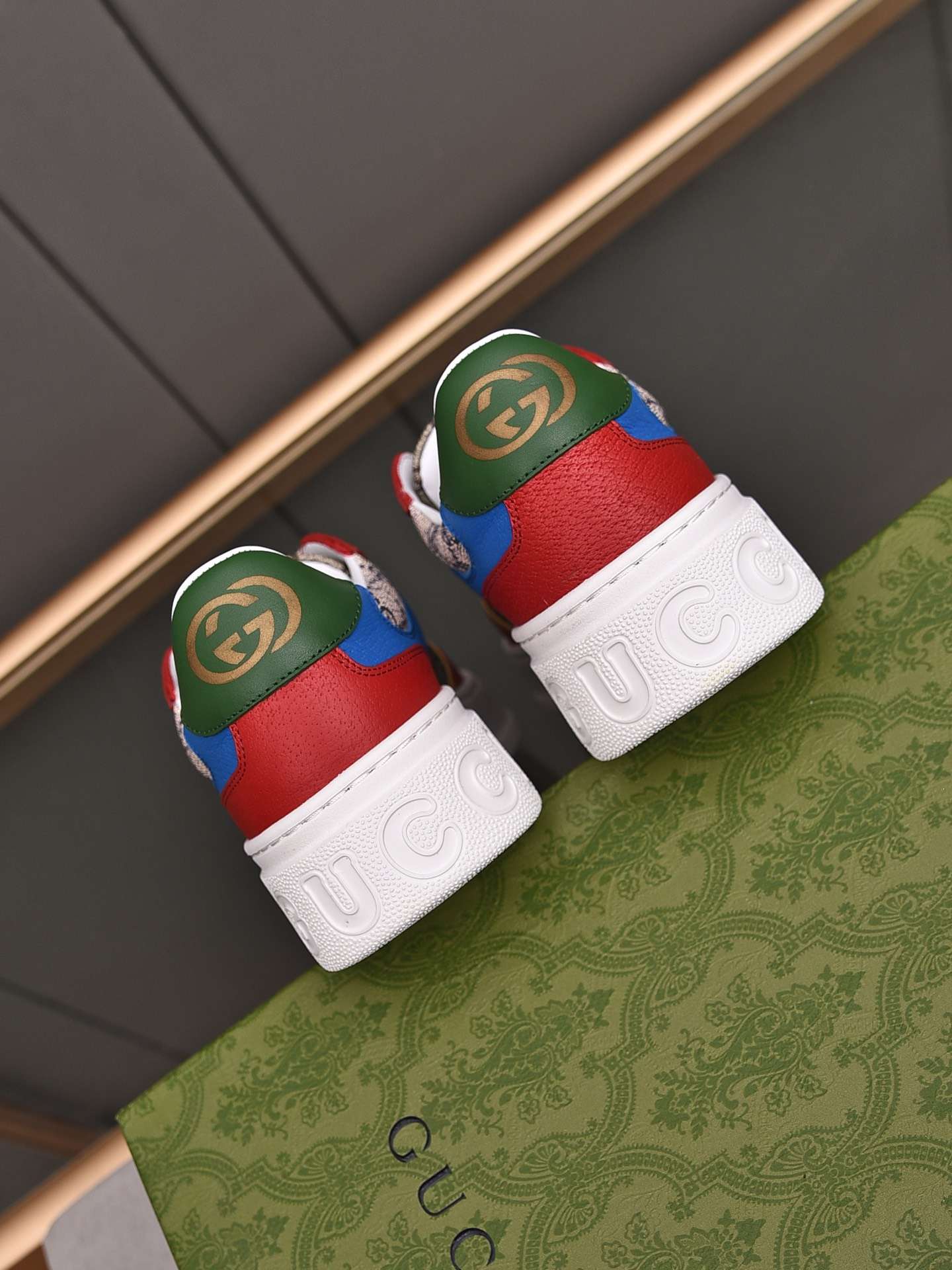 Sneakers